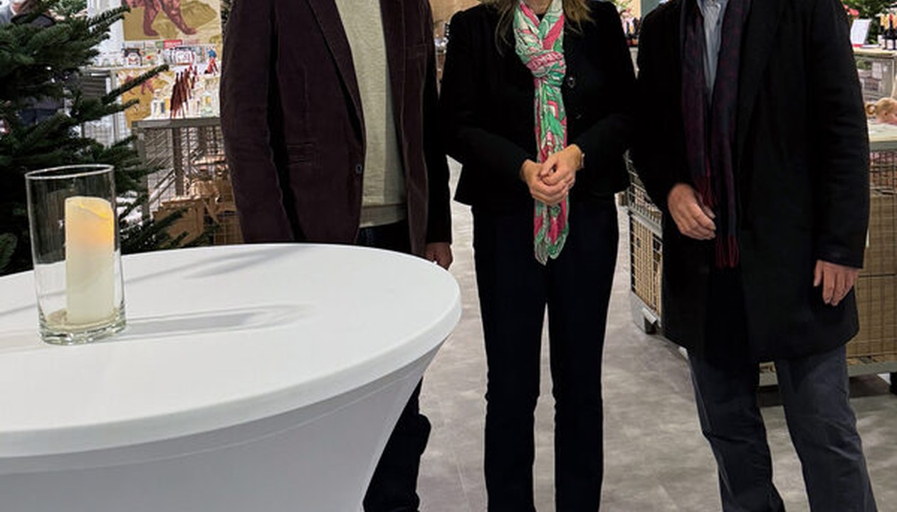 Adventsmarkt belebt ehemaliges SportScheck Gebäude in Wiesbaden