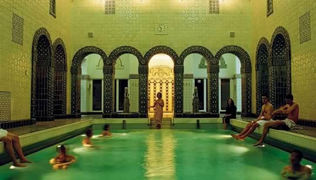 Drei Monate geschlossen: Kaiser Friedrich Therme führt jährliche Revision durch Drei Monate geschlossen: Kaiser Friedrich Therme führt jährliche Revision durch