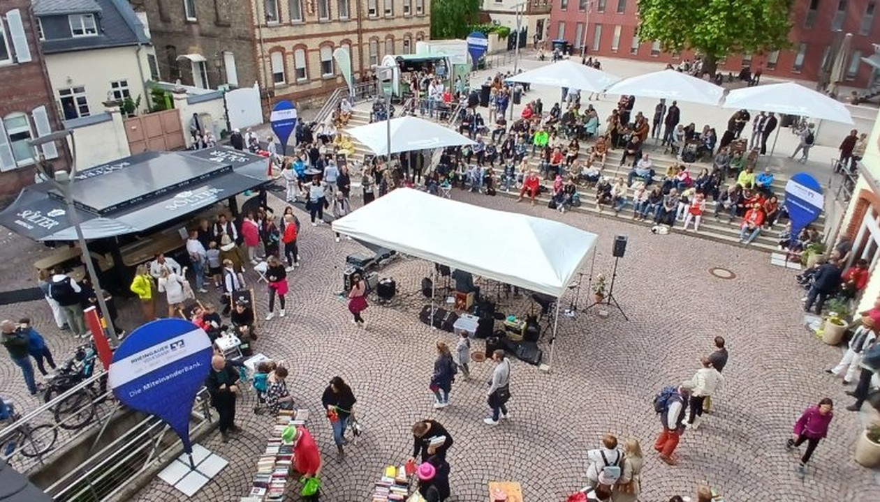 Eltville plant großen Bücherflohmarkt: Spendenannahme ab 18. Mai, Verkauf am 7. Juni