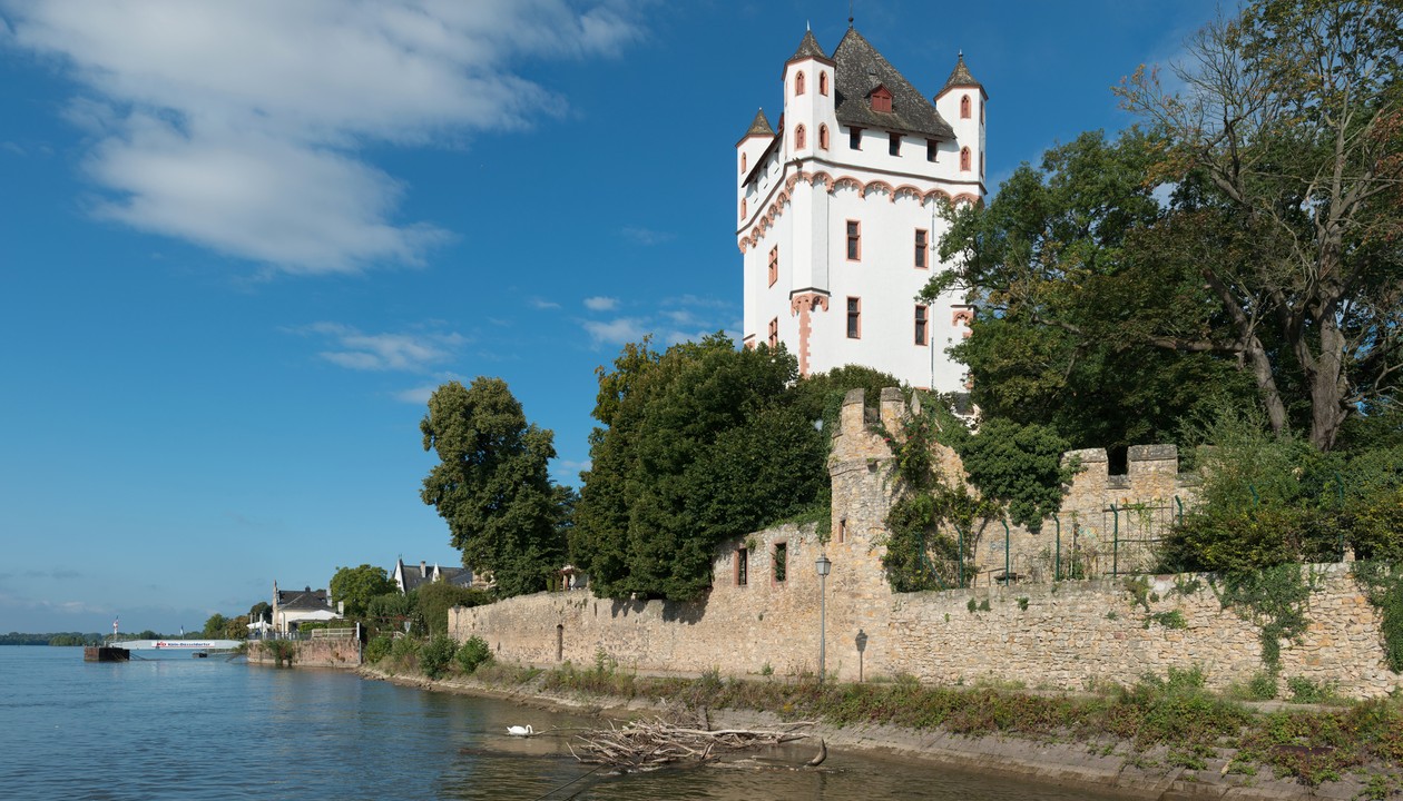 Eltville weitet Besucherangebot aus: Tourist Information in der Kurfürstlichen Burg öffnet täglich bis 17 Uhr Eltville weitet Besucherangebot aus: Tourist Information in der Kurfürstlichen Burg öffnet täglich bis 17 Uhr