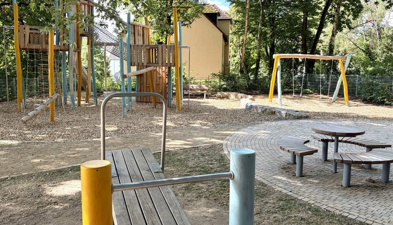 Erneuerter Spielplatz in Erbenheim bietet großen Kletterbereich und barrierearme Ausstattung Erneuerter Spielplatz in Erbenheim bietet großen Kletterbereich und barrierearme Ausstattung