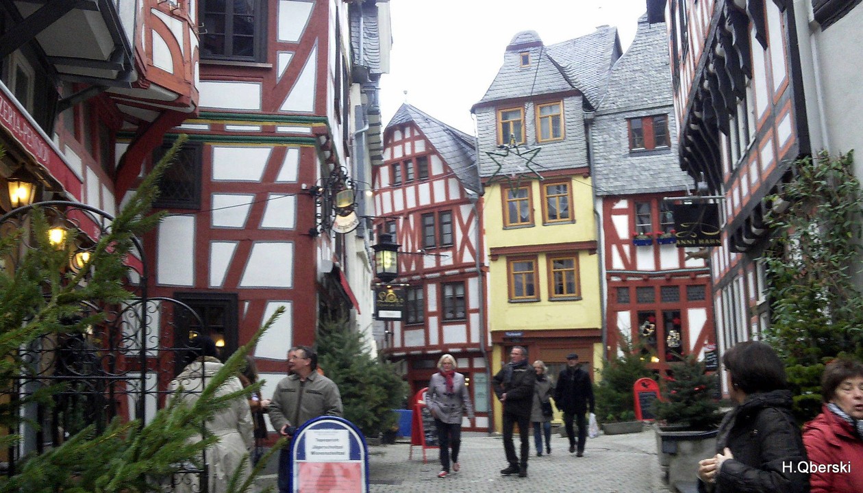 Kostenlose Busfahrt nach Limburg: Mehrgenerationenhaus organisiert Ausflug zum Christkindlmarkt am 1. Dezember