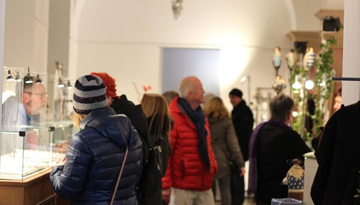 Kunsthandwerkermarkt im Wiesbadener Rathaus: Ausstellung und Vernissage im Dezember