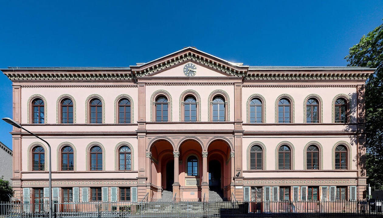 Kunsthaus Wiesbaden startet neue Website mit digitalen Rundgängen und barrierefreien Angeboten