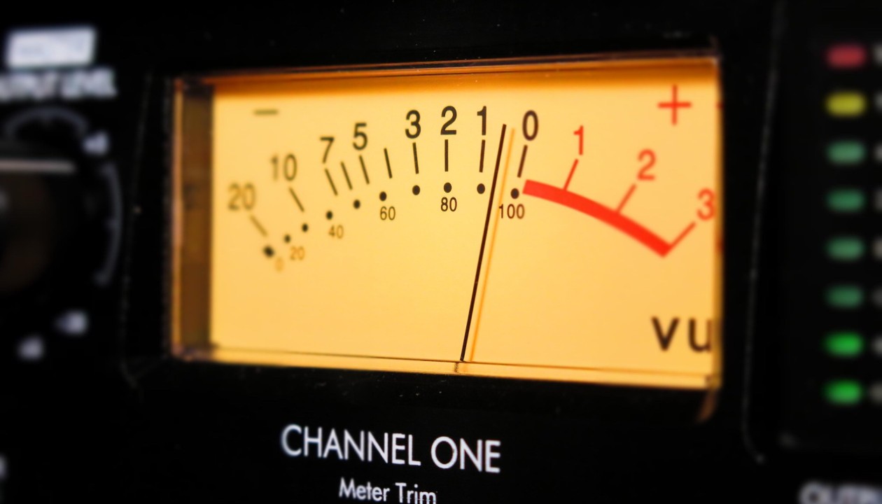 Landrat und Motorradfahrer diskutieren Probe-Sperre an B54 – Dialog zu Sicherheit und Lärm