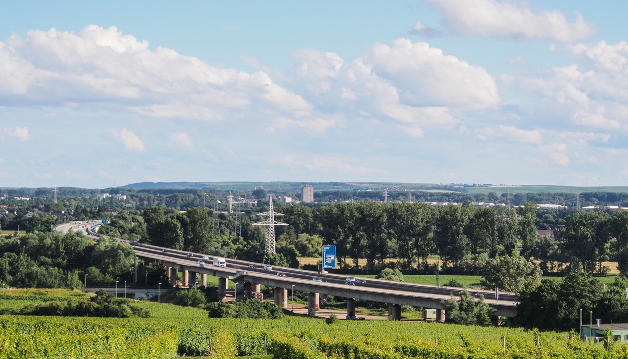 Mainbrücke Hochheim ab 12. Juli wieder weitgehend befahrbar Mainbrücke Hochheim ab 12. Juli wieder weitgehend befahrbar