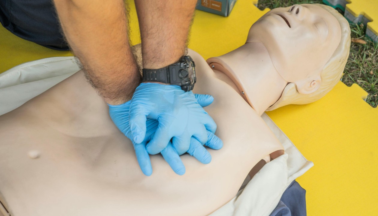 Smartphonealarm für Helfer soll Wartezeit bis zum Rettungsdienst verkürzen Smartphonealarm für Helfer soll Wartezeit bis zum Rettungsdienst verkürzen