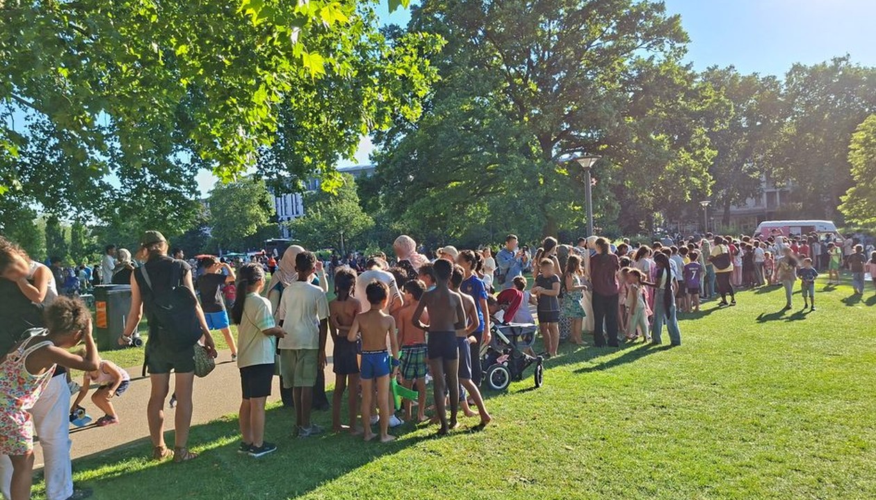 Sommerwiese trotz Hitzewarnung: 300 Eisgutscheine und großer Andrang in den Reisinger Anlagen Sommerwiese trotz Hitzewarnung: 300 Eisgutscheine und großer Andrang in den Reisinger Anlagen
