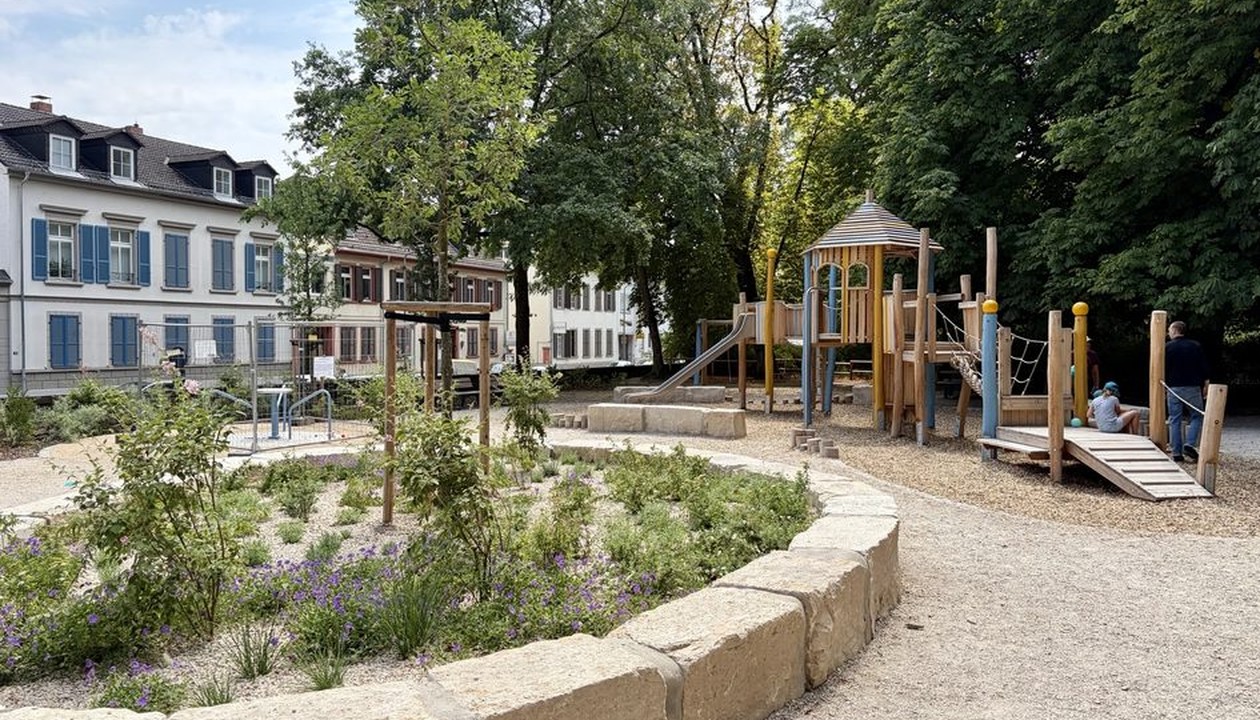 Spielplatz im Schlosspark Biebrich eröffnet mit Wasserspielen und inklusiven Angeboten Spielplatz im Schlosspark Biebrich eröffnet mit Wasserspielen und inklusiven Angeboten