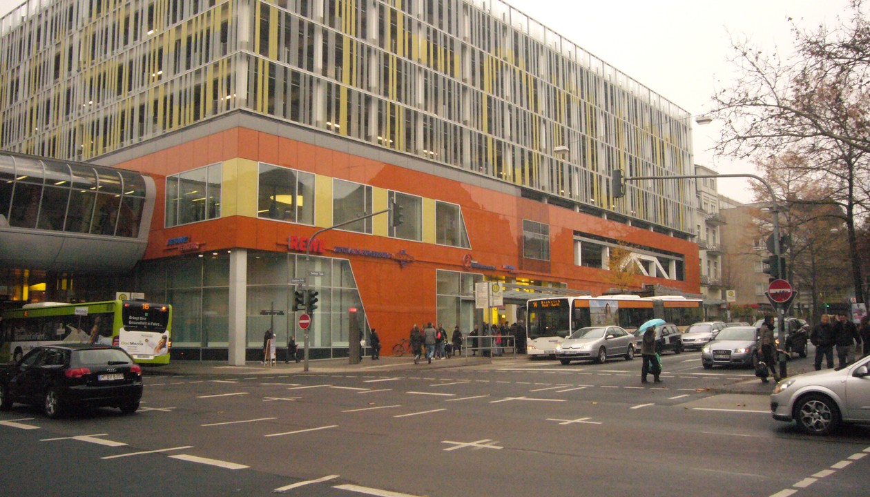 Stadt bietet vor Ort Hilfe zur Aktivierung digitaler Ausweise und zeigt behördliche Online Services