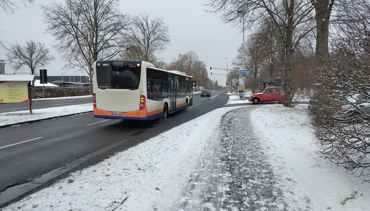 Wiesbaden: Busverkehr nach Wetterberuhigung schrittweise wieder aufgenommen, Einschränkungen bleiben