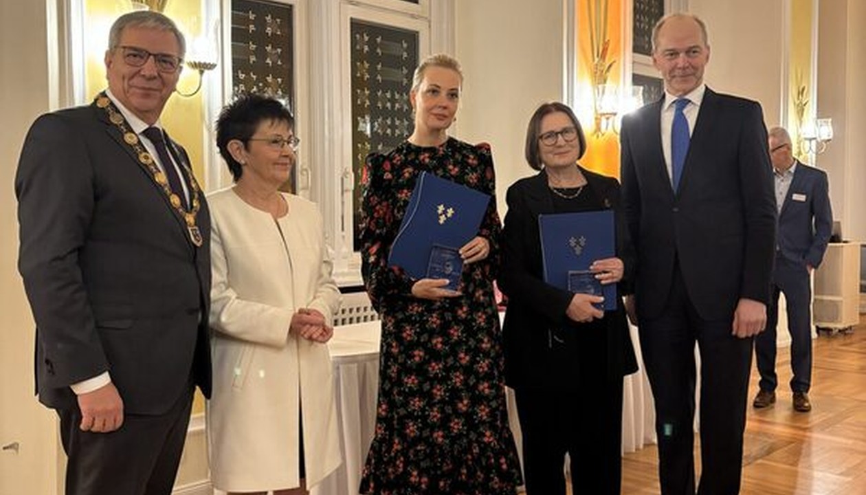 Wiesbaden ehrt Scherbakowa und Nawalnaja für Zivilcourage und zeichnet zwei Helfer aus