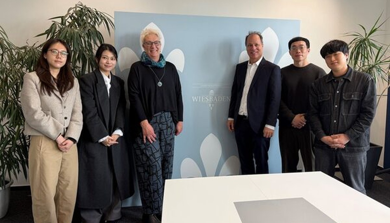 Wiesbaden präsentiert integriertes Modell der sozialen Wohnraumversorgung bei Besuch aus Südkorea