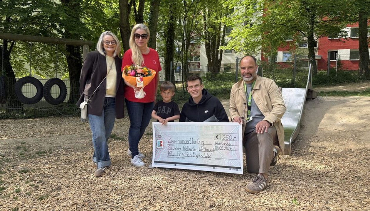 Wiesbadener Kindertagesstätte gewinnt Postkartenwettbewerb und erhält 250 Euro für Kitafest